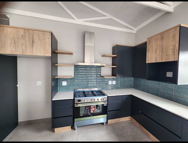 3 BEDROOM DUET FOR SALE IN ISLAND VIEW